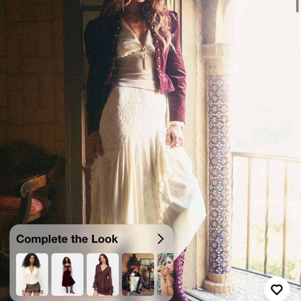 Lace Mid Rise Assymetrical Hem Cream Skirt XS - Picture 2 of 10